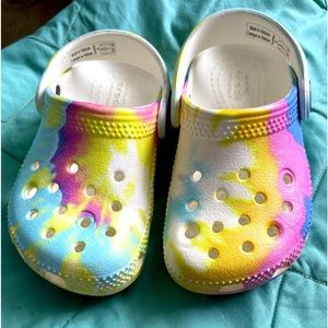 CLASSIC TIE-DYE GRAPHIC TODDLER CROC